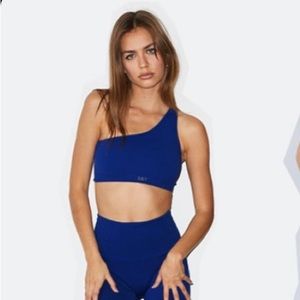 SCULPTFLEX® RIBBED ONE SHOULDER BRA - STRIKE